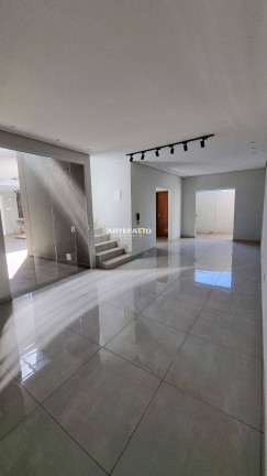 Imagem Sobrado com 3 Quartos à Venda, 170 m²