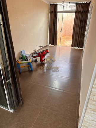 Imagem Casa com 2 Quartos à Venda, 200 m² em São Carlos