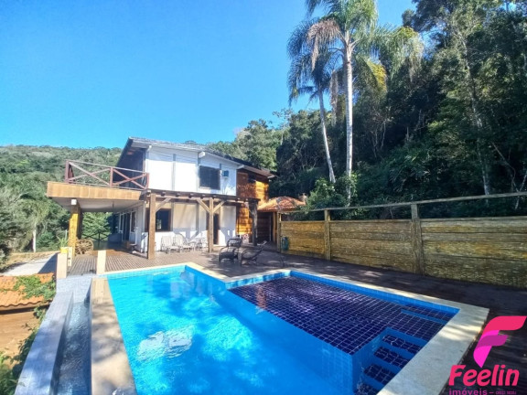 Imagem Casa com 6 Quartos à Venda, 300 m² em Morro Das Pedras - Florianópolis Imagem Casa com 6 Quartos à Venda, 300 m² em Morro Das Pedras - Florianópolis