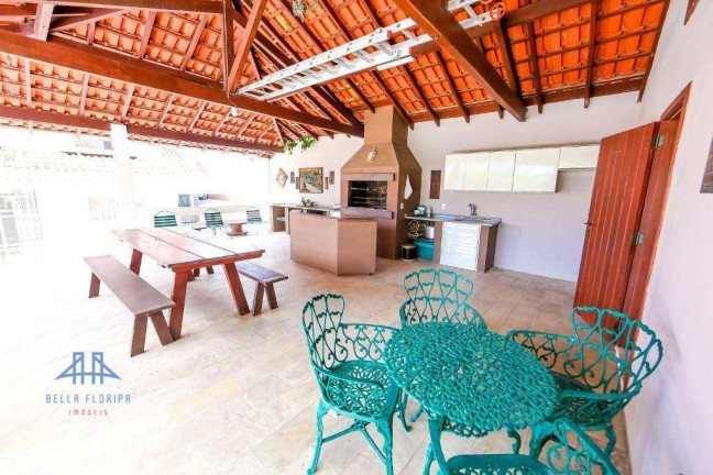 Imagem Casa com 4 Quartos à Venda, 370 m² em Trindade - Florianópolis Imagem Casa com 4 Quartos à Venda, 370 m² em Trindade - Florianópolis
