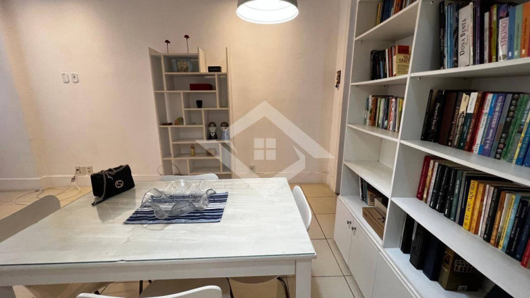Imagem Apartamento com 2 Quartos à Venda, 80 m² em Copacabana - Rio De Janeiro