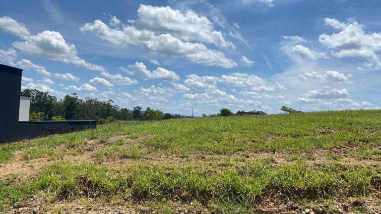 Terreno à Venda, 450 m² em Condomínio Ninho Verde I - Porangaba