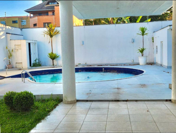 Imagem Casa com 4 Quartos à Venda, 751 m² em Jardim Social - Curitiba