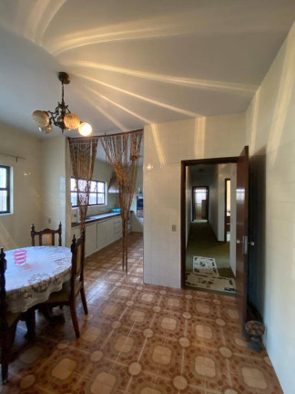 Imagem Casa com 3 Quartos à Venda, 330 m² em Botucatu