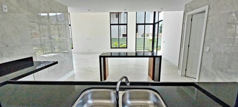 Imagem Casa com 4 Quartos à Venda, 171 m² em Posse - Teresópolis Imagem Casa com 4 Quartos à Venda, 171 m² em Posse - Teresópolis