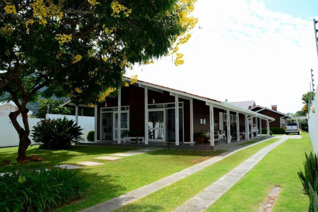 Casa com 4 Quartos à Venda, 400 m² em Lagoa Da Conceição - Florianópolis