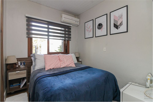 Imagem Casa com 3 Quartos à Venda, em Hípica - Porto Alegre Imagem Casa com 3 Quartos à Venda, em Hípica - Porto Alegre