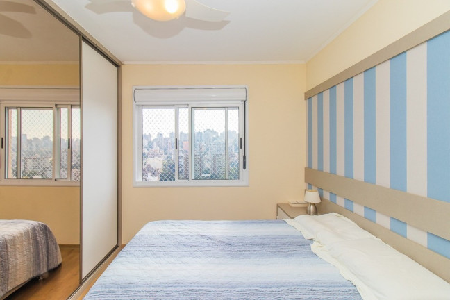 Imagem Imóvel com 3 Quartos à Venda,  em Petrópolis - Porto Alegre