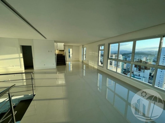 Imagem Cobertura com 3 Quartos à Venda, 330 m² em Centro - Balneário Camboriú