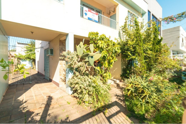 Imagem Casa com 3 Quartos à Venda, 195 m² em Santa Maria Goretti - Porto Alegre Imagem Casa com 3 Quartos à Venda, 195 m² em Santa Maria Goretti - Porto Alegre