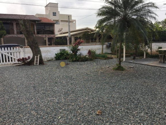 Casa com 3 Quartos para Alugar,  em Centro - Navegantes