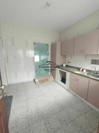 Imagem Casa com 3 Quartos à Venda, 210 m² em Vila Comendador Rodrigues Alves (pedregulho) - Guaratinguetá Imagem Casa com 3 Quartos à Venda, 210 m² em Vila Comendador Rodrigues Alves (pedregulho) - Guaratinguetá