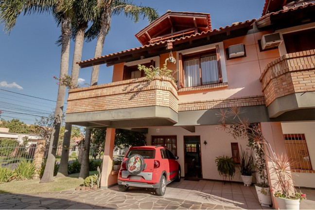 Imagem Casa com 3 Quartos à Venda, 230 m² em Tristeza - Porto Alegre Imagem Casa com 3 Quartos à Venda, 230 m² em Tristeza - Porto Alegre