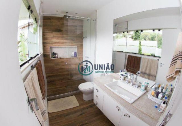 Imagem Casa com 3 Quartos à Venda, 350 m² em Pendotiba - Niterói