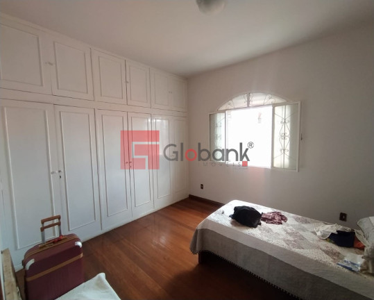 Imagem Casa com 3 Quartos à Venda, 250 m² em Centro - Montes Claros