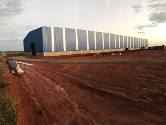Galpão à Venda ou Locação, 5.293 m² em Loteamento Distrito Industrial Uninorte - Piracicaba