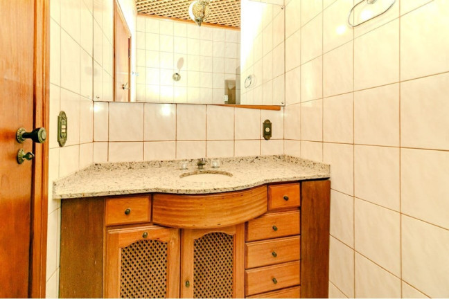 Imagem Casa com 3 Quartos à Venda, em Menino Deus - Porto Alegre Imagem Casa com 3 Quartos à Venda, em Menino Deus - Porto Alegre