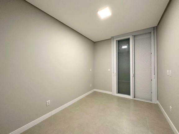 Imagem Casa com 4 Quartos à Venda, em -- - Capao Da Canoa Imagem Casa com 4 Quartos à Venda, em -- - Capao Da Canoa