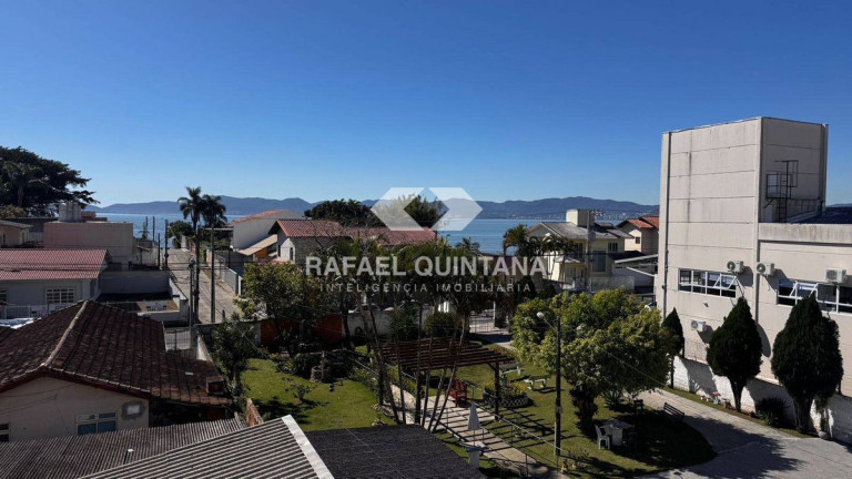 Imagem Casa com 4 Quartos à Venda, 247 m² em Barreiros - São José