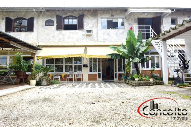 Casa com 9 Quartos à Venda, 420 m² em Jardim Samambaia - Ubatuba
