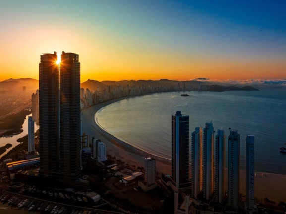 Imagem Apartamento com 7 Quartos à Venda, 421 m² em Barra Sul - Balneário Camboriú Imagem Apartamento com 7 Quartos à Venda, 421 m² em Barra Sul - Balneário Camboriú