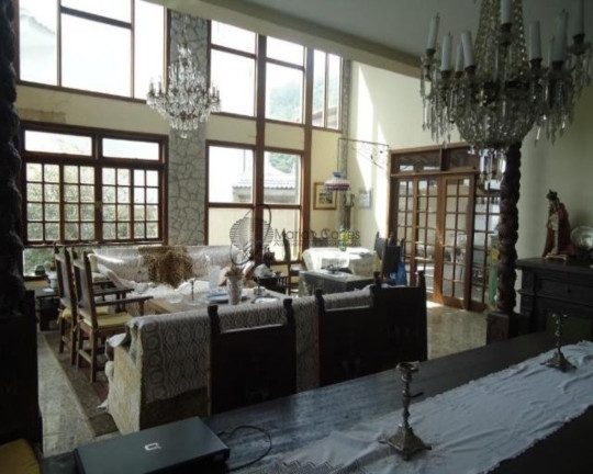 Casa com 5 Quartos à Venda, 600 m² em Charitas - Niterói