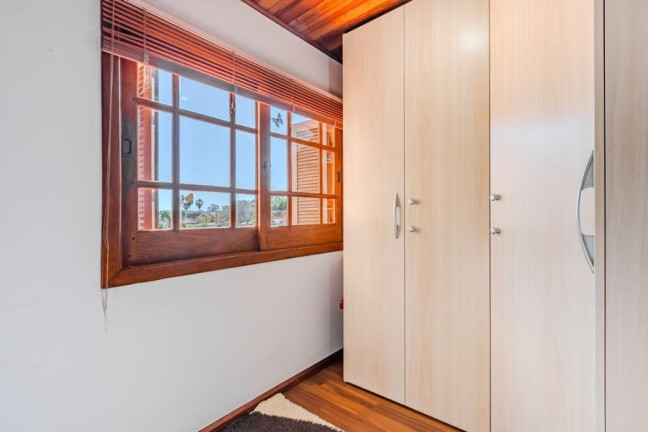 Imagem Casa com 4 Quartos à Venda, 202 m² em Ipanema - Porto Alegre