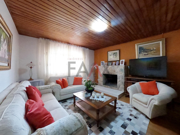 Imagem Casa com 3 Quartos à Venda, 208 m² em Trianon - Guarapuava