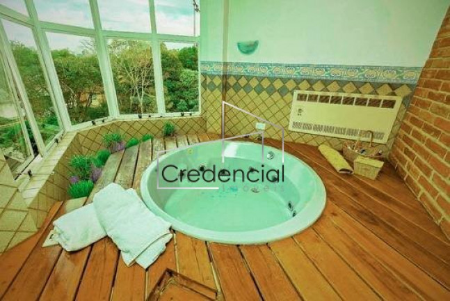 Imagem Casa com 6 Quartos à Venda, 337 m² em Santo Inácio - Curitiba Imagem Casa com 6 Quartos à Venda, 337 m² em Santo Inácio - Curitiba