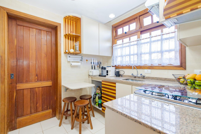Imagem Casa com 3 Quartos à Venda, 129 m² em Santo Inácio - Curitiba Imagem Casa com 3 Quartos à Venda, 129 m² em Santo Inácio - Curitiba