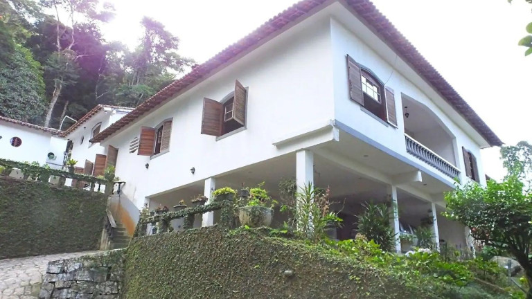 Imagem Casa com 5 Quartos à Venda, 450 m² em Iucas - Teresópolis