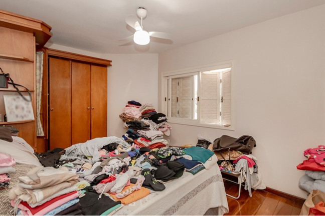 Imagem Casa com 4 Quartos à Venda, 233 m² em Jardim Itu - Porto Alegre Imagem Casa com 4 Quartos à Venda, 233 m² em Jardim Itu - Porto Alegre