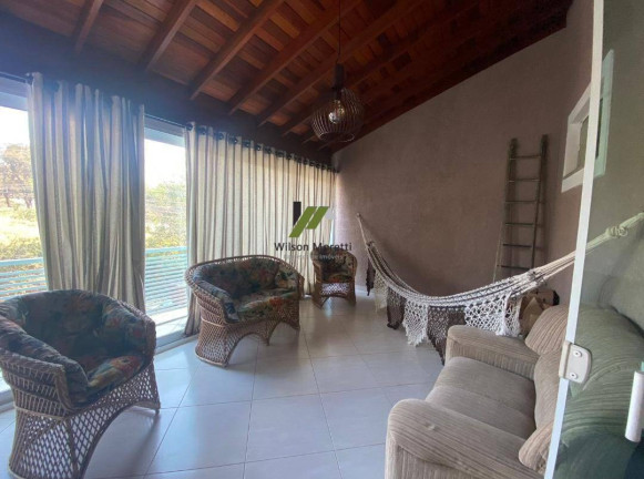 Imagem Casa com 3 Quartos à Venda, 210 m²