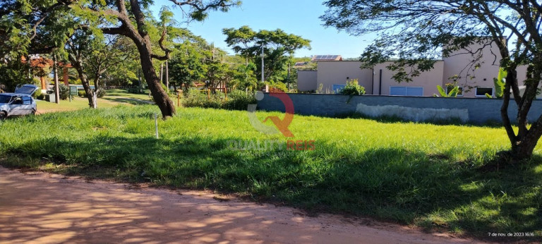 Imagem Casa de Condomínio com 3 Quartos à Venda, 155 m² em Estância Turística De Paranapanema - Paranapanema