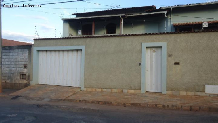 Imagem Casa com 3 Quartos à Venda, 150 m² em Centro - Mateus Leme