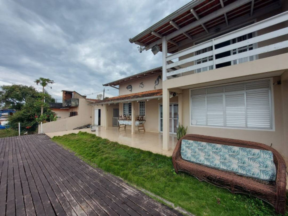 Imagem Casa com 3 Quartos à Venda, 140 m² em Costeira - Balneário Barra Do Sul Imagem Casa com 3 Quartos à Venda, 140 m² em Costeira - Balneário Barra Do Sul