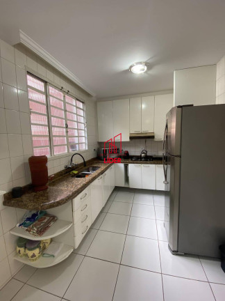 Imagem Casa com 3 Quartos à Venda, 181 m² em São Lourenço - Curitiba Imagem Casa com 3 Quartos à Venda, 181 m² em São Lourenço - Curitiba