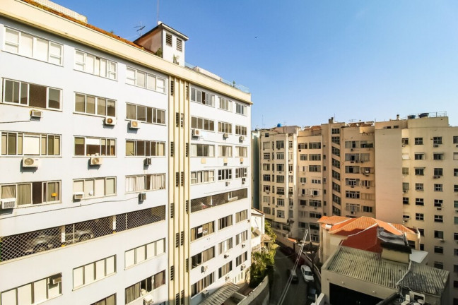 Imagem Imóvel com 2 Quartos à Venda, 72 m² em Copacabana - Rio De Janeiro Imagem Imóvel com 2 Quartos à Venda, 72 m² em Copacabana - Rio De Janeiro