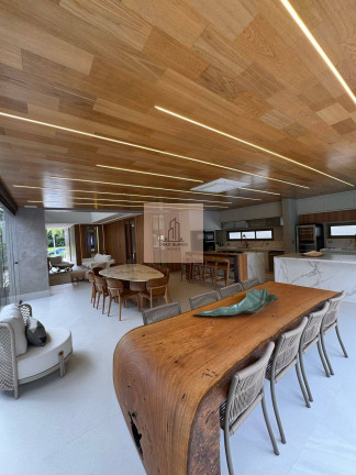 Casa de Condomínio com 6 Quartos à Venda, 520 m²