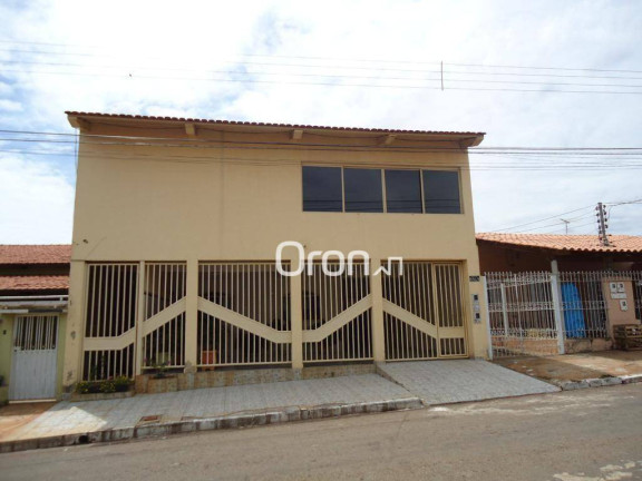Sobrado com 4 Quartos à Venda, 393 m² em Vila Itatiaia - Goiânia