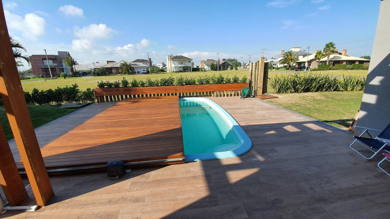 Imagem Casa com 3 Quartos à Venda, 645 m² em Atlântida Sul - Osório Imagem Casa com 3 Quartos à Venda, 645 m² em Atlântida Sul - Osório