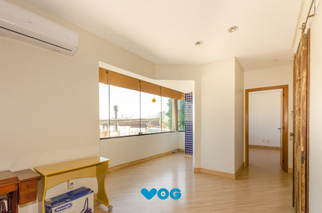 Imagem Imóvel com 2 Quartos à Venda, 135 m² em Petrópolis - Porto Alegre Imagem Imóvel com 2 Quartos à Venda, 135 m² em Petrópolis - Porto Alegre