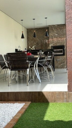 Imagem Casa com 3 Quartos à Venda, 218 m² em Setor Industrial (gama) - Brasília