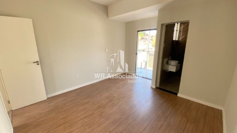 Imagem Casa com 3 Quartos à Venda, 230 m²