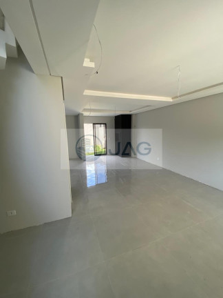 Imagem Imóvel com 3 Quartos à Venda, 145 m² em Uberaba - Curitiba Imagem Imóvel com 3 Quartos à Venda, 145 m² em Uberaba - Curitiba
