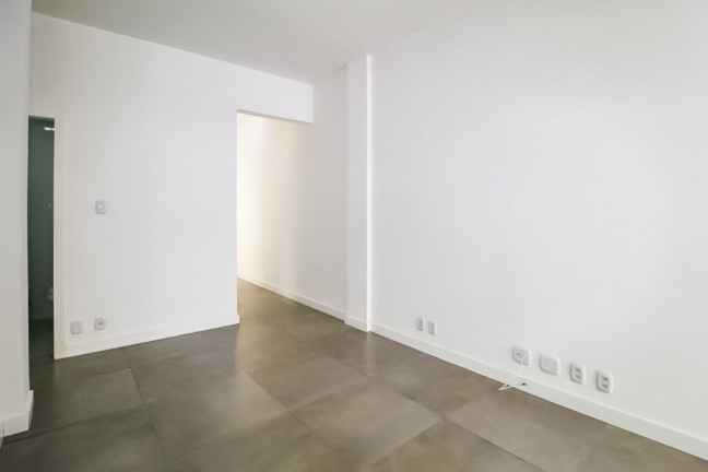 Imagem Imóvel com 2 Quartos à Venda, 72 m² em Copacabana - Rio De Janeiro Imagem Imóvel com 2 Quartos à Venda, 72 m² em Copacabana - Rio De Janeiro