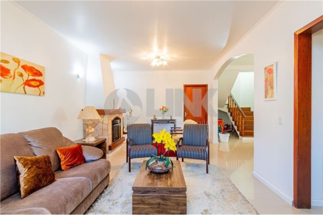 Imagem Casa com 4 Quartos à Venda,  em Jardim Itu - Porto Alegre