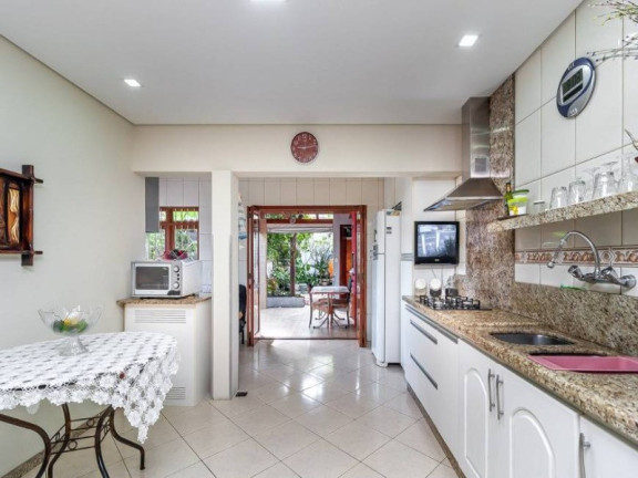 Imagem Casa com 3 Quartos à Venda, 204 m² em Jardim Sabará - Porto Alegre Imagem Casa com 3 Quartos à Venda, 204 m² em Jardim Sabará - Porto Alegre