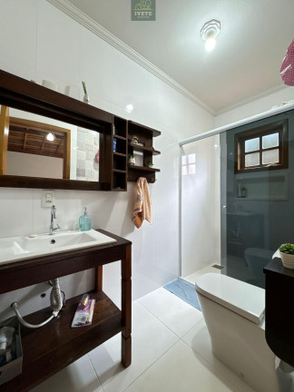 Imagem Casa com 3 Quartos à Venda, 380 m²