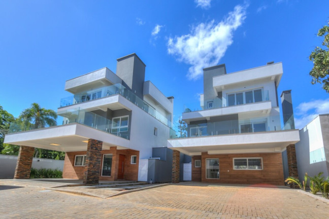Casa com 3 Quartos à Venda,  em Ipanema - Porto Alegre